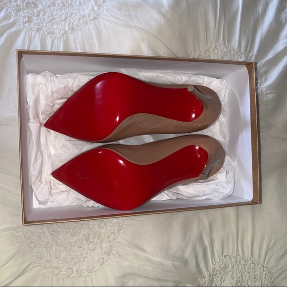 Christian Louboutin Pigalle Pointed Toe Pump - Picture 5 of 8